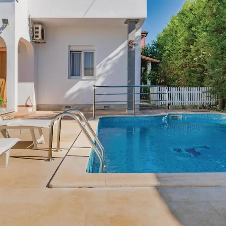 Apartment In Fazana With Wifi